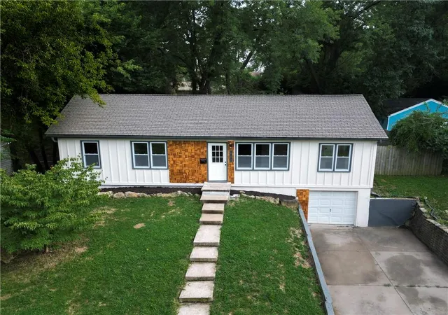 Photo 3 of Single family home for sale at 9425 E 67th Terrace, Raytown, MO 64133 | MLS# 2634400 | Listing updated on 2026-09-03