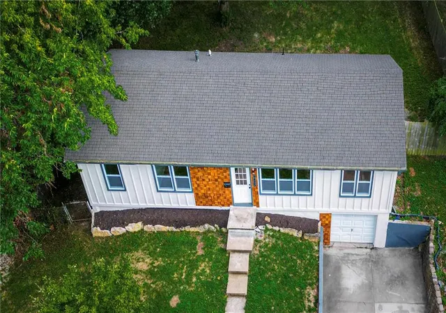 Photo 3 of Single family home for sale at 9425 E 67th Terrace, Raytown, MO 64133 | MLS# 2634400 | Listing updated on 2026-09-03