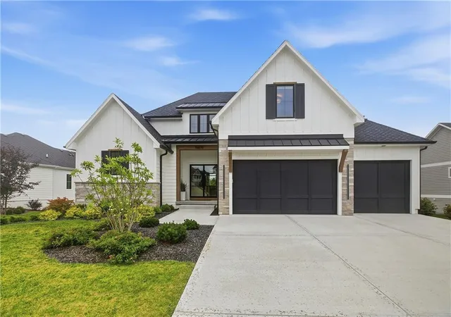 1st image of 10675 W 142nd Ter, Overland Park, KS 66221 | MLS# 2634401