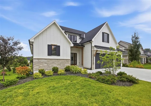 2nd image of 10675 W 142nd Ter, Overland Park, KS 66221 | MLS# 2634401