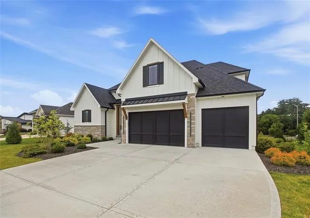 3rd image of 10675 W 142Nd Ter, Overland Park, KS 66221 | MLS# 2634401