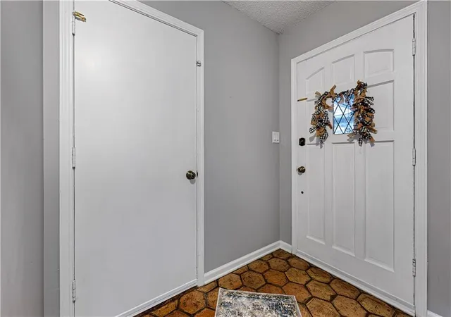 Photo 3 of Sale Pending at 10225 Conser St, Overland Park, KS 66212 | MLS# 2634404 | Listing updated on 2026-09-08