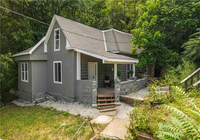 Photo 1 of Single family home for sale at 528 Caldwell St, Excelsior Springs, MO 64024 | MLS# 2634405 | Listing updated on 2026-08-10