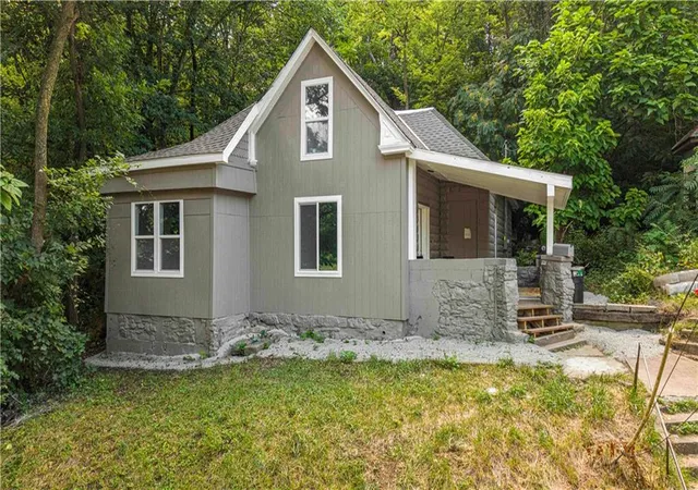 Photo 3 of Single family home for sale at 528 Caldwell St, Excelsior Springs, MO 64024 | MLS# 2634405 | Listing updated on 2026-08-10