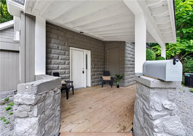 Photo 5 of Single family home for sale at 528 Caldwell St, Excelsior Springs, MO 64024 | MLS# 2634405 | Listing updated on 2026-08-10