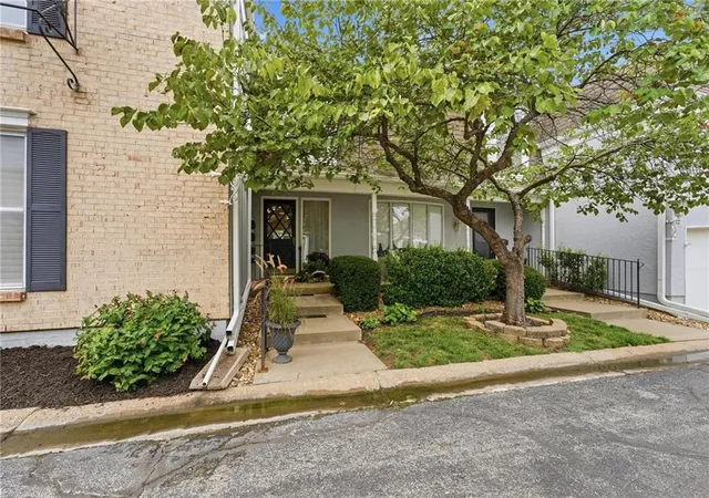 32nd image of 8721 Riggs Ln, Overland Park, KS 66212 | MLS# 2634408