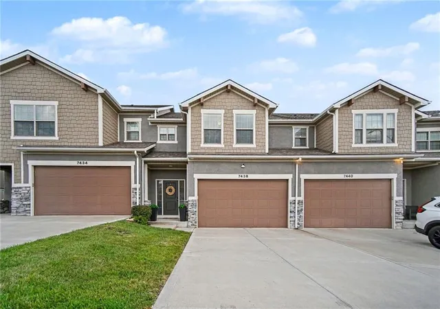 Photo 2 of Sale Pending at 7438 Grand Slam St, Parkville, MO 64152 | MLS# 2634413 | Listing updated on 2026-08-21
