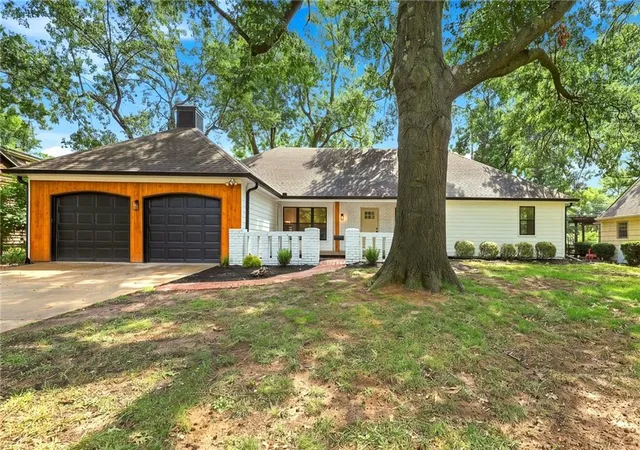 1st image of 10131 Linden St, Overland Park, KS 66207 | MLS# 2634418