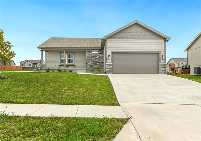 Photo 2 of Sale Pending at 1201 Nw 4th Street, Oak Grove, MO 64075 | MLS# 2634421 | Listing updated on 2026-09-03