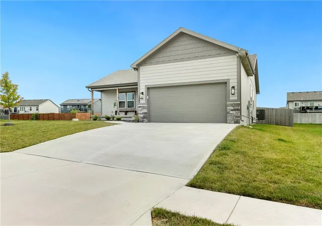 Photo 3 of Sale Pending at 1201 Nw 4th Street, Oak Grove, MO 64075 | MLS# 2634421 | Listing updated on 2026-09-03