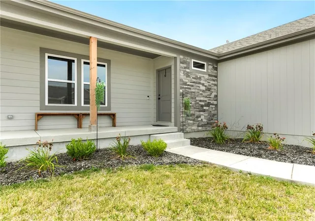 Photo 3 of Sale Pending at 1201 NW 4th Street, Oak Grove, MO 64075 | MLS# 2634421 | Listing updated on 2026-09-03