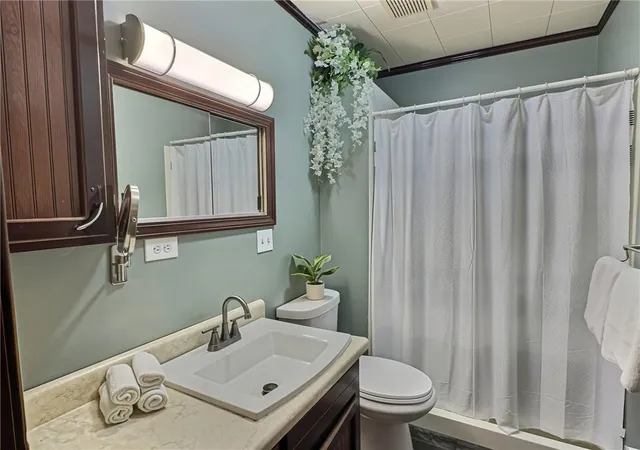 3rd image of 218 W Joe Davis St, El Dorado Springs, MO 64744 | MLS# 2634427