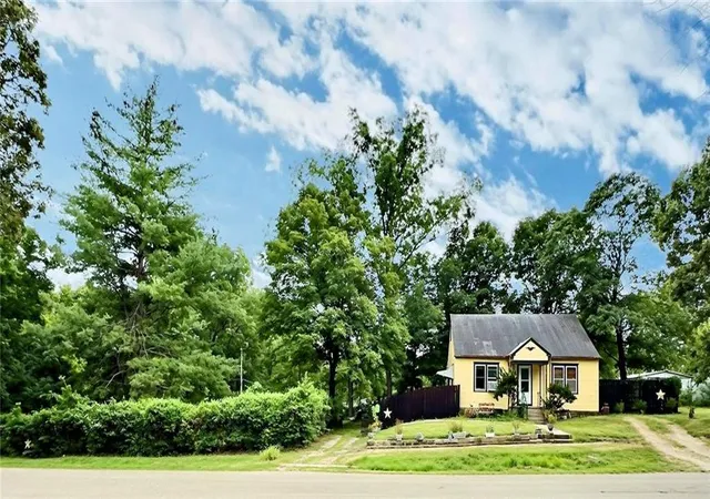 4th image of 218 W Joe Davis St, El Dorado Springs, MO 64744 | MLS# 2634427