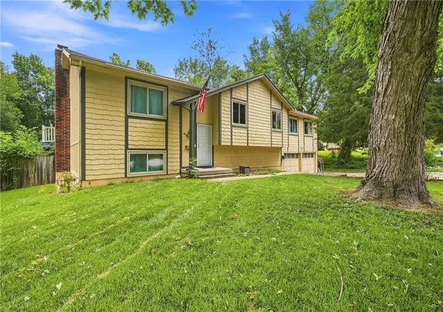 Photo 1 of Sale Pending at 6212 E Red Brg Rd, Kansas City, MO 64134 | MLS# 2634429 | Listing updated on 2026-08-16