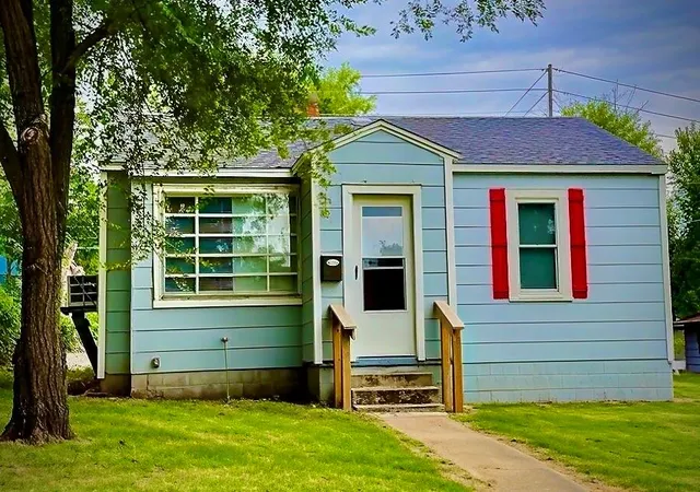 19th image of 317 W Hickory St, El Dorado Springs, MO 64744 | MLS# 2634432