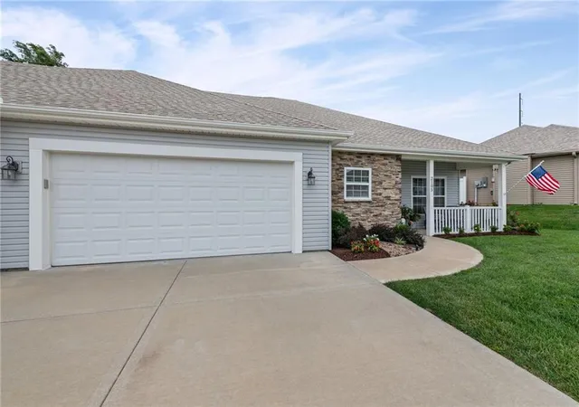 Photo 3 of Sale Pending at 2105 N 113th Terrace, Kansas City, KS 66109 | MLS# 2634436 | Listing updated on 2026-08-14