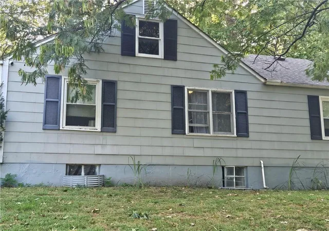 Photo 2 of Single family home for sale at 2318 Ne Pence Ave, Kansas City, MO 64118 | MLS# 2634445 | Listing updated on 2026-09-08