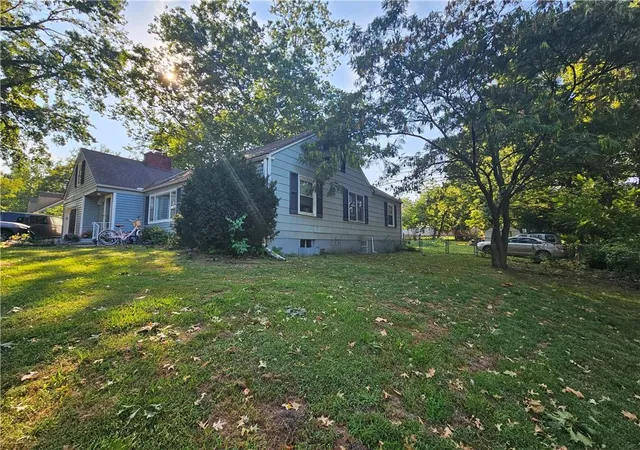 Photo 3 of Single family home for sale at 2318 NE Pence Ave, Kansas City, MO 64118 | MLS# 2634445 | Listing updated on 2026-10-15