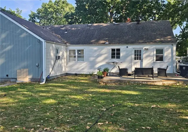 Photo 4 of Single family home for sale at 2318 NE Pence Ave, Kansas City, MO 64118 | MLS# 2634445 | Listing updated on 2026-10-15