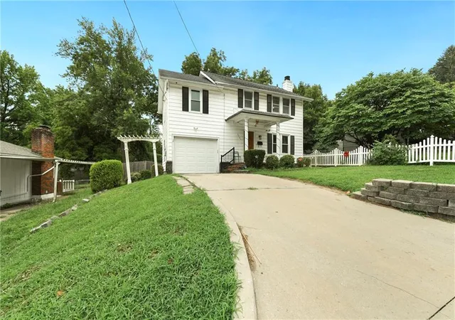 1st image of 9805 E Jewell Ct, Independence, MO 64052 | MLS# 2634450