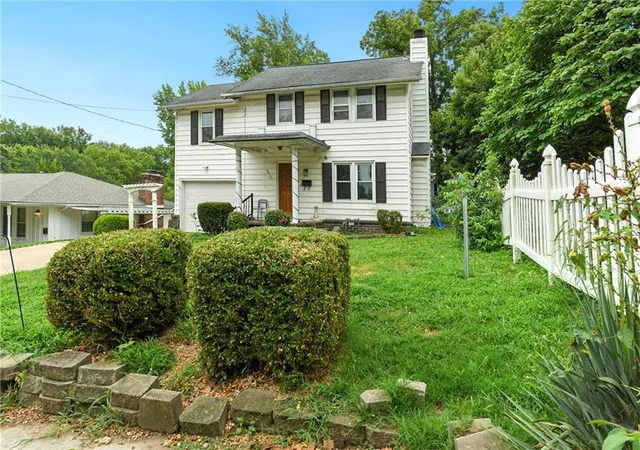 2nd image of 9805 E Jewell Ct, Independence, MO 64052 | MLS# 2634450