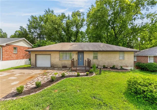 1st image of 6617 Ne 49Th Ter, Kansas City, MO 64119 | MLS# 2634451