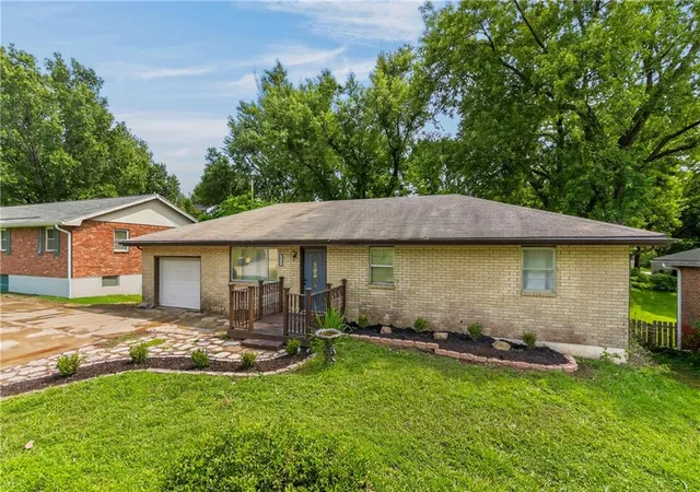 2nd image of 6617 Ne 49Th Ter, Kansas City, MO 64119 | MLS# 2634451