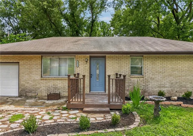 3rd image of 6617 Ne 49Th Ter, Kansas City, MO 64119 | MLS# 2634451