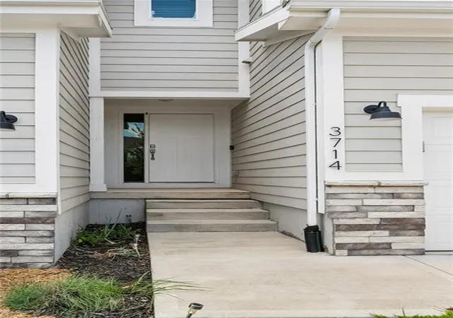 Photo 3 of Townhouse for sale at 3714 Sw Walsh Dr, Lees Summit, MO 64082 | MLS# 2634459 | Listing updated on 2026-08-07