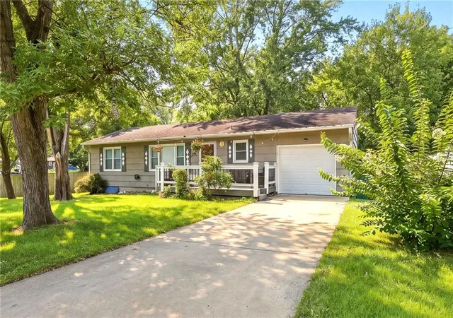 3rd image of 7306 Dearborn St, Overland Park, KS 66204 | MLS# 2634460