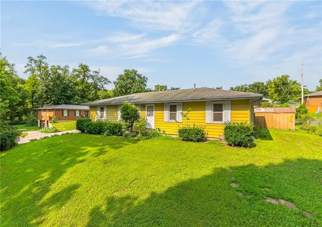 Photo 3 of Single family home for sale at 28 Forest Ln, Lexington, MO 64067 | MLS# 2634461 | Listing updated on 2026-09-25