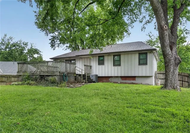 15th image of 1113 S Valley Rd, Olathe, KS 66061 | MLS# 2634462