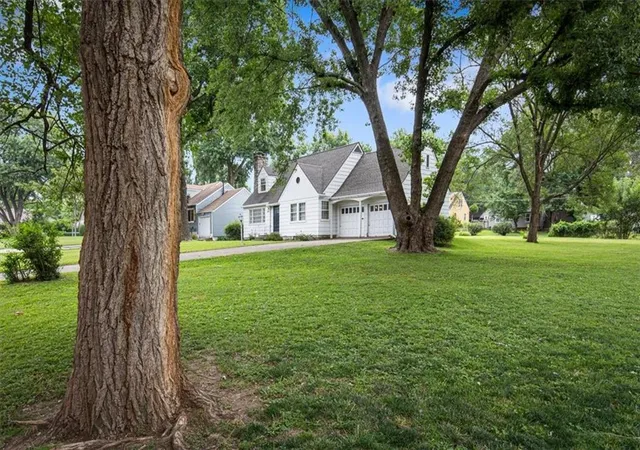 Photo 3 of Sale Pending at 10011 E & 10009 35th Ter S, Independence, MO 64052 | MLS# 2634464 | Listing updated on 2026-08-25