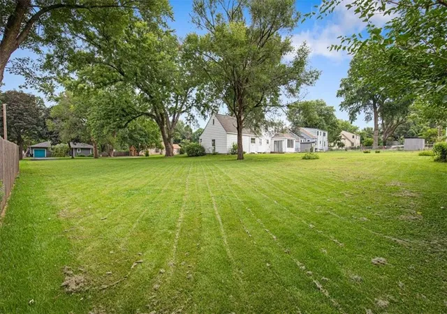 Photo 4 of Sale Pending at 10011 E & 10009 35th Ter S, Independence, MO 64052 | MLS# 2634464 | Listing updated on 2026-08-25
