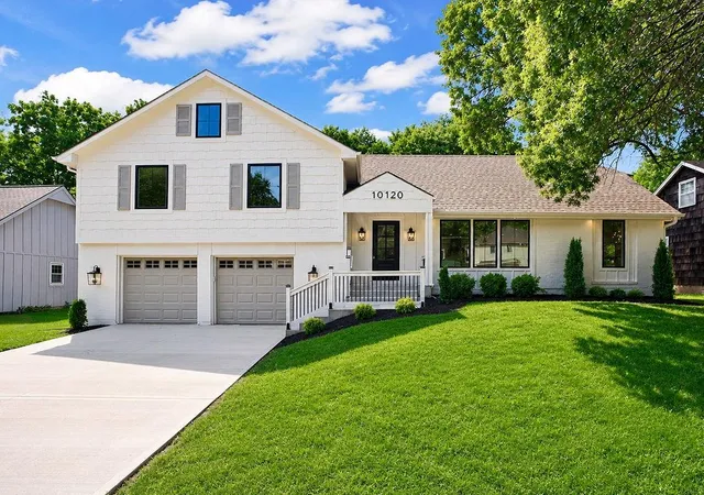 1st image of 10120 Glenwood St, Overland Park, KS 66212 | MLS# 2634465