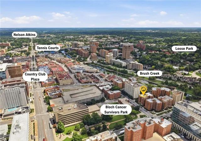2nd image of 807 W 48Th St, Kansas City, MO 64112
