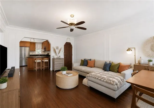 Listing Photo 5 - Condo for sale in building located at 807 W 48Th St, Kansas, MO 64112 - Unit #602