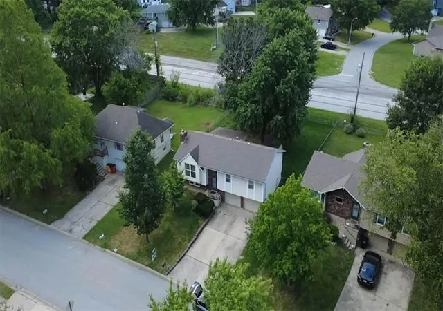Photo 1 of Single family home for sale at 3008 S Bryn Mawr Dr, Independence, MO 64057 | MLS# 2634483 | Listing updated on 2026-09-19