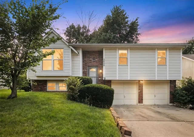 Photo 3 of Single family home for sale at 3008 S Bryn Mawr Dr, Independence, MO 64057 | MLS# 2634483 | Listing updated on 2026-09-19