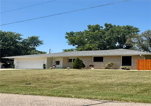 2nd image of 506 Atchison St, Oskaloosa, KS 66066 | MLS# 2634487
