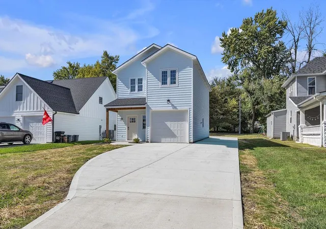 Single family home for sale at 607 N Mead St, Cameron, MO 64429 | MLS# 2634490
