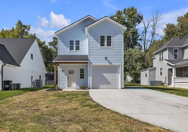 Photo 2 of Single family home for sale at 607 N Mead St, Cameron, MO 64429 | MLS# 2634490 | Listing updated on 2026-10-09