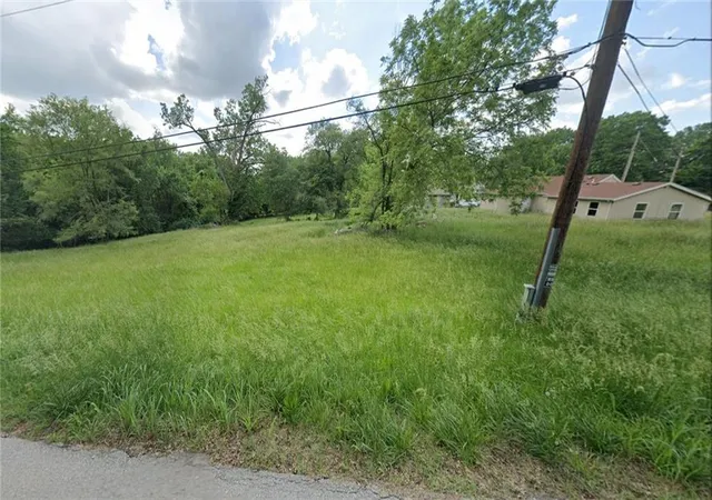 2nd image of 9021 E 31st St, Independence, MO 64052 | MLS# 2634491