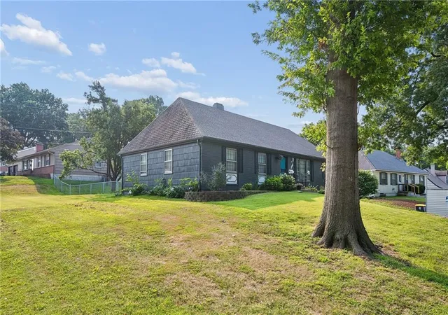 Photo 2 of Single family home for sale at 4835 Ne Sherwood Dr, Kansas City, MO 64119 | MLS# 2634503 | Listing updated on 2026-08-25