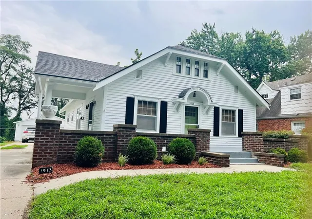 1st image of 1913 Lovers Ln, Saint Joseph, MO 64505 | MLS# 2634504