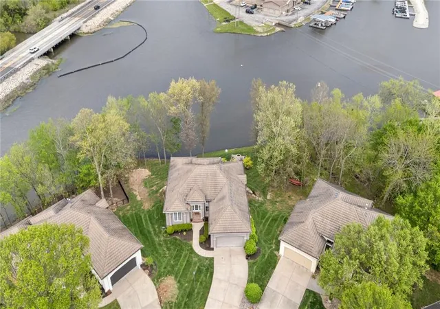 2nd image of 124 Teton Rdg, Lake Winnebago, MO 64034 | MLS# 2634511