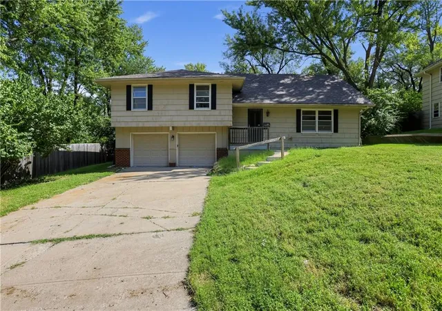 Photo 1 of Single family home for sale at 11203 N Monroe Ct, Kansas City, MO 64137 | MLS# 2634519 | Listing updated on 2026-09-18