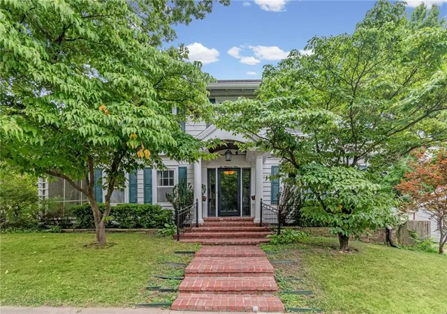 Photo 2 of Single family home for sale at 201 W 1st Street, Carrollton, MO 64633 | MLS# 2634523 | Listing updated on 2026-08-14