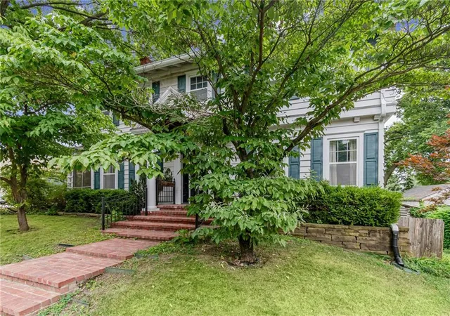 Photo 3 of Single family home for sale at 201 W 1st Street, Carrollton, MO 64633 | MLS# 2634523 | Listing updated on 2026-08-14