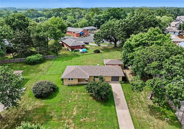 2nd image of 108 Highland Dr, Smithville, MO 64089 | MLS# 2634524